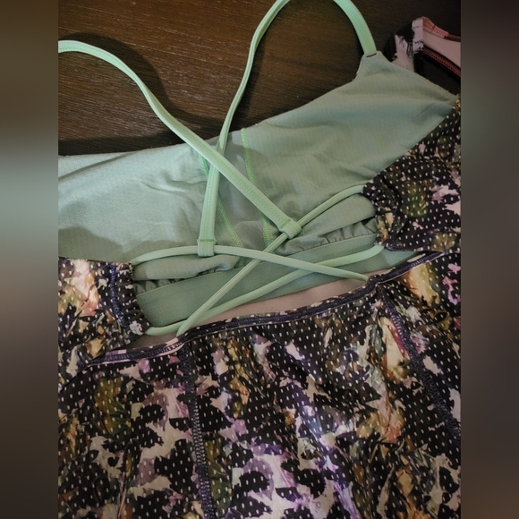 Lululemon tank top bundle~medium 8/10. - Picture 7 of 16